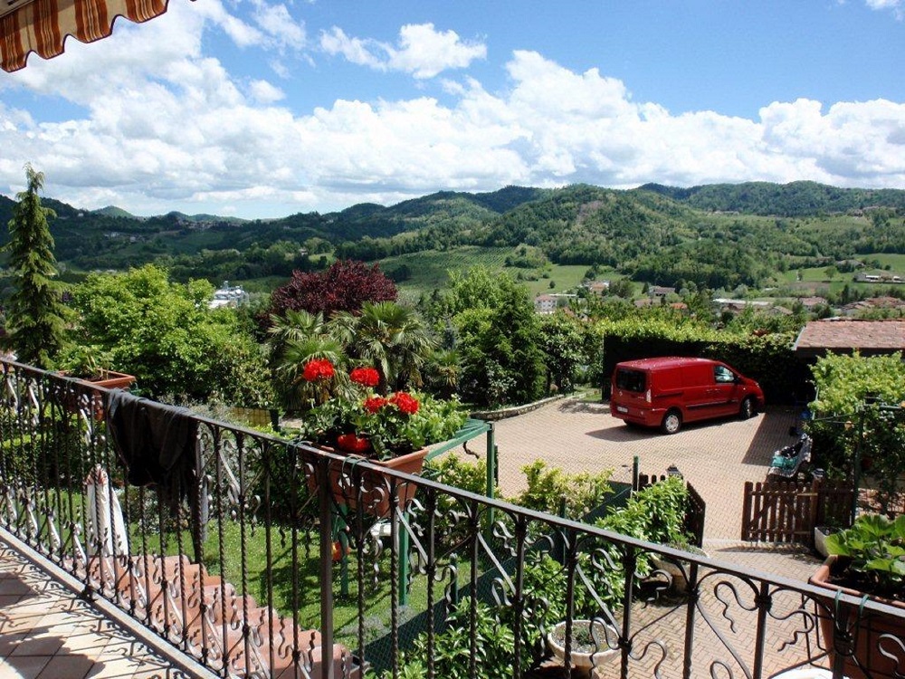 PANORAMICA CON TERRENO A CORPO