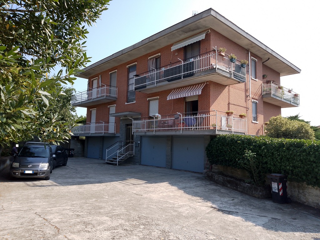 ALLOGGIO QUADRILOCALE CON GARAGE E CANTINA