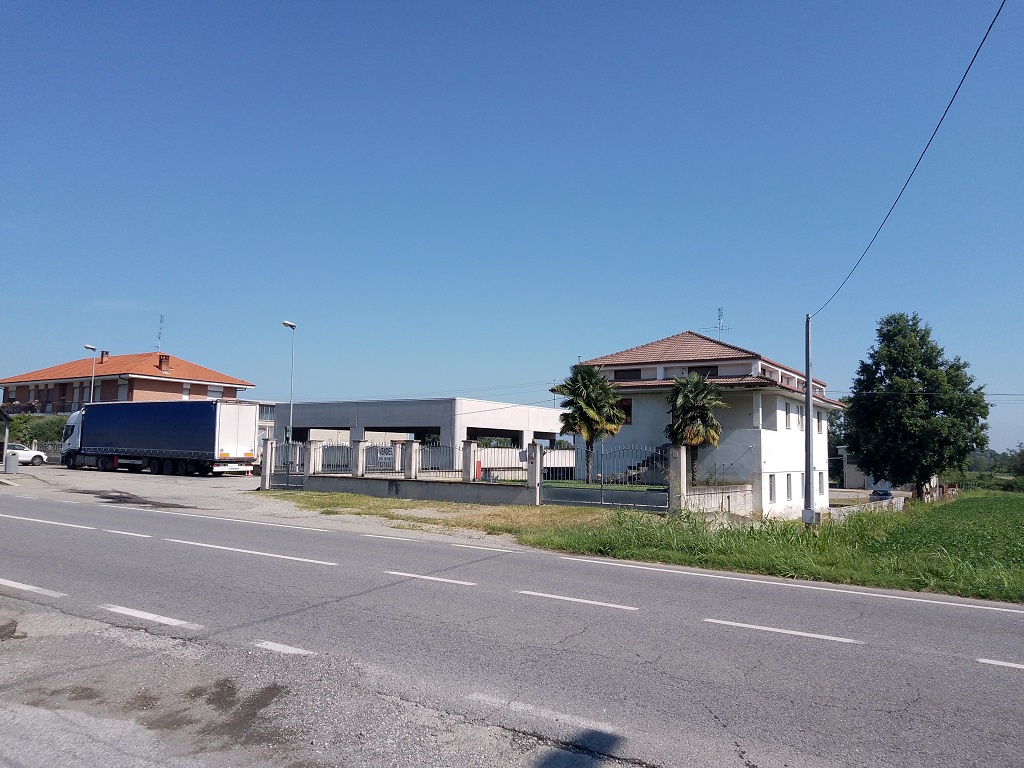 LOTTO DI OLTRE 7.000 MQ CON CAPANNONI ED ABITAZIONE