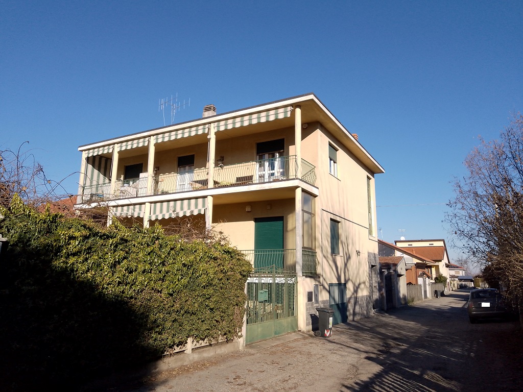 ALLOGGIO IN BIFAMILIARE, OTTIMO STATO DI CONSERVAZIONE
