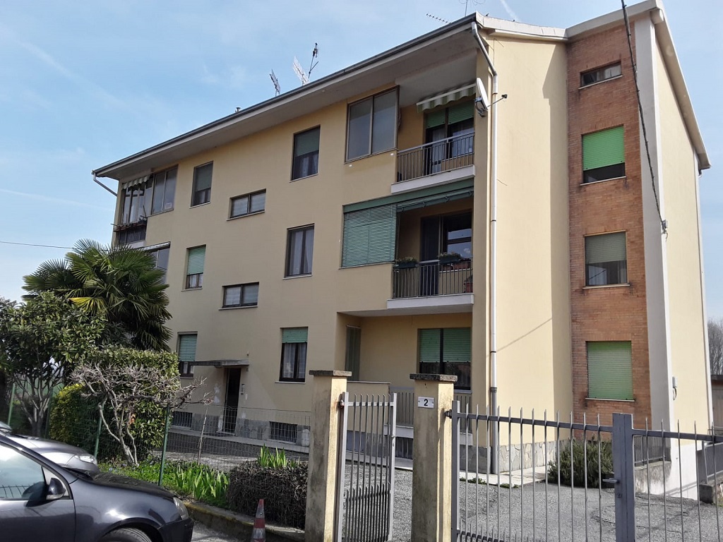 ALLOGGIO IN PICCOLA PALAZZINA IN VIA DELLE SCUOLE