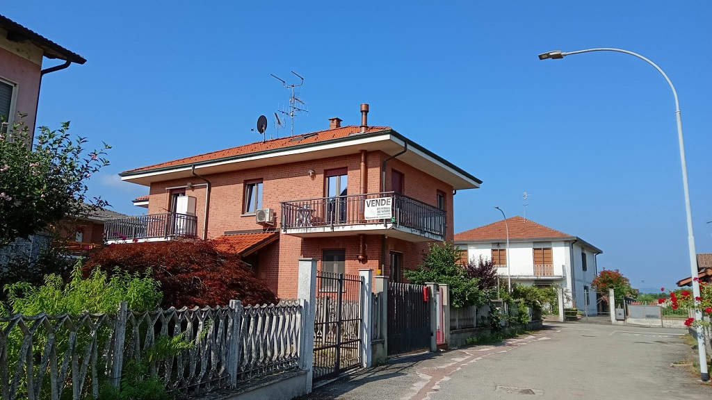 VILLETTA IN VENDITA IN VIA XXV APRILE ANGOLO VIA ALDO MORO