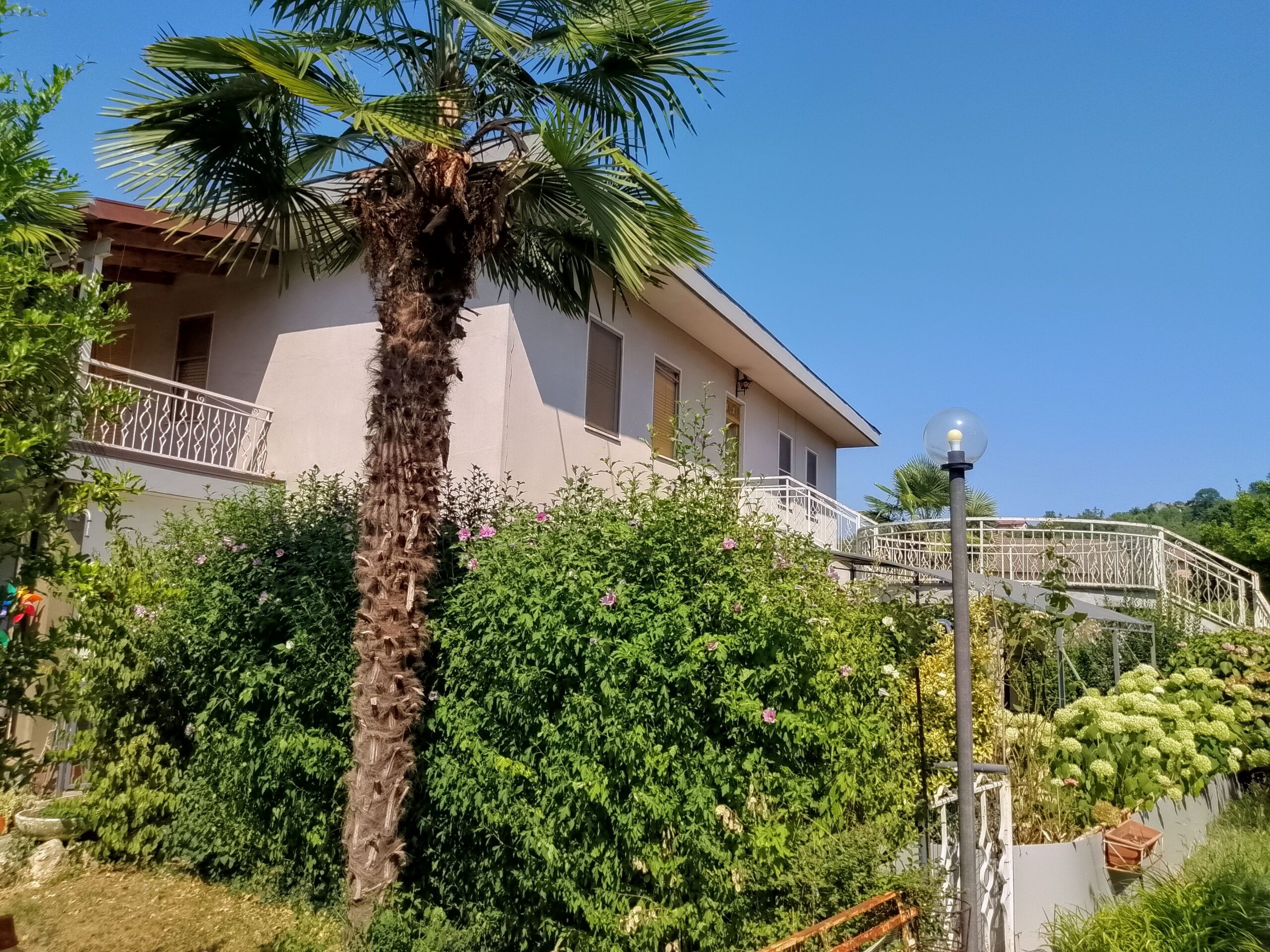 APPARTAMENTO IN QUADRIFAMILIARE, PANORAMICO CON GIARDINI
