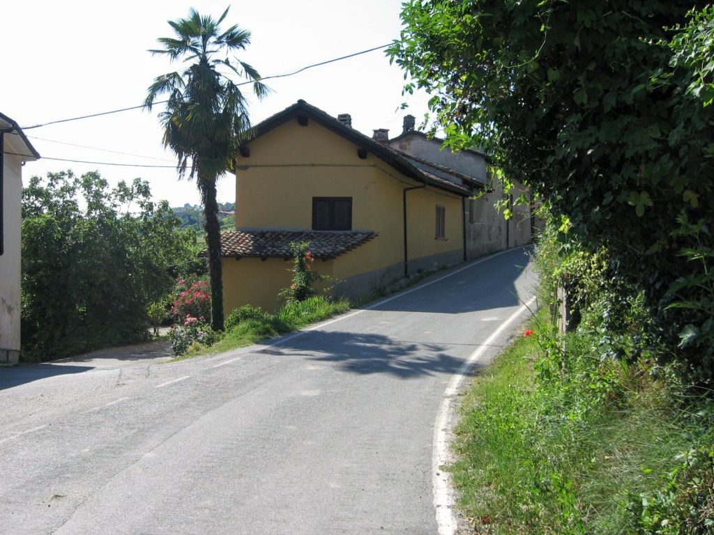 CASA DI CAMPAGNA IN FRAZIONE ZENEVRETO