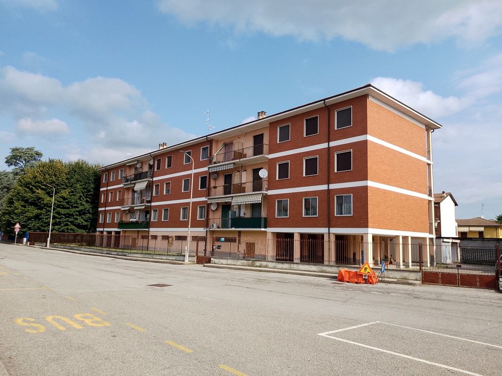 CINQUE LOCALI ABITATIVI, SUBITO ABITABILE, ZONA COMODISSIMA