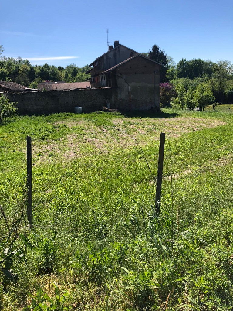 CASA DI CAMPAGNA CON TERRENO PER ORTO