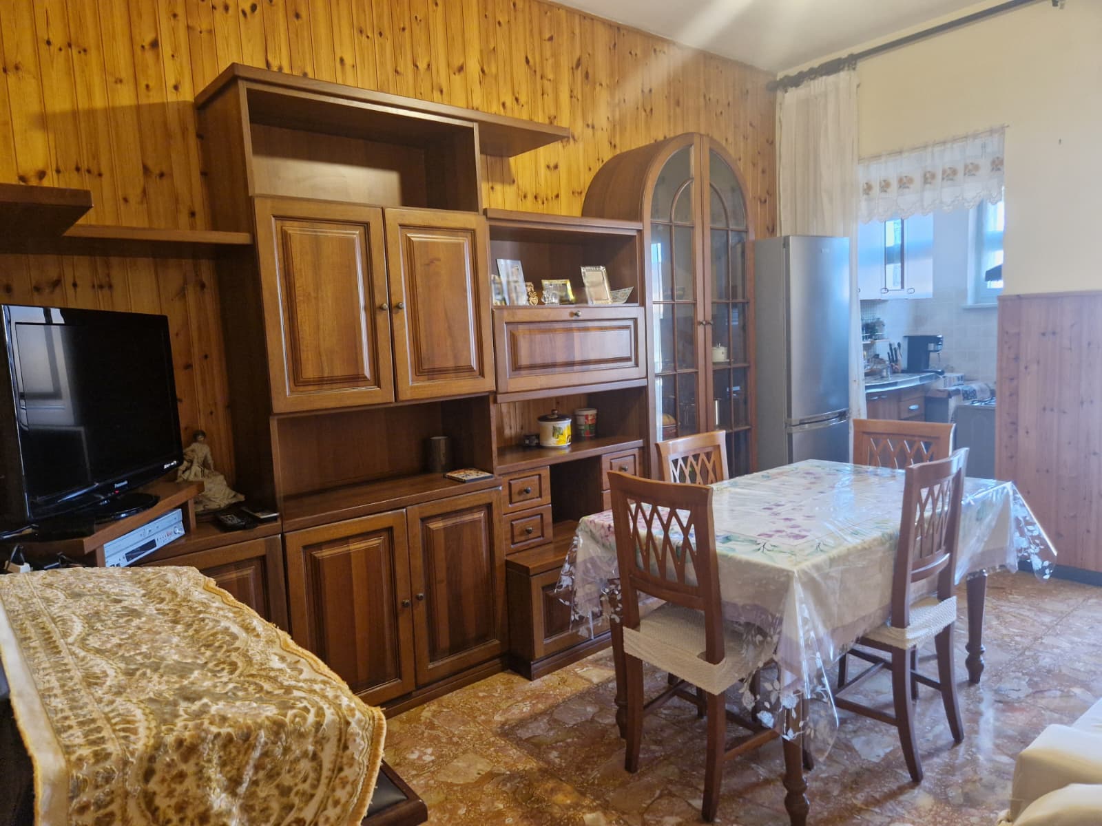 TRILOCALE IN CENTRO PAESE CON AUTORIMESSA