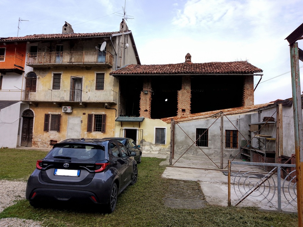 CASA DI CAMPAGNA CON TERRENO PER ORTO