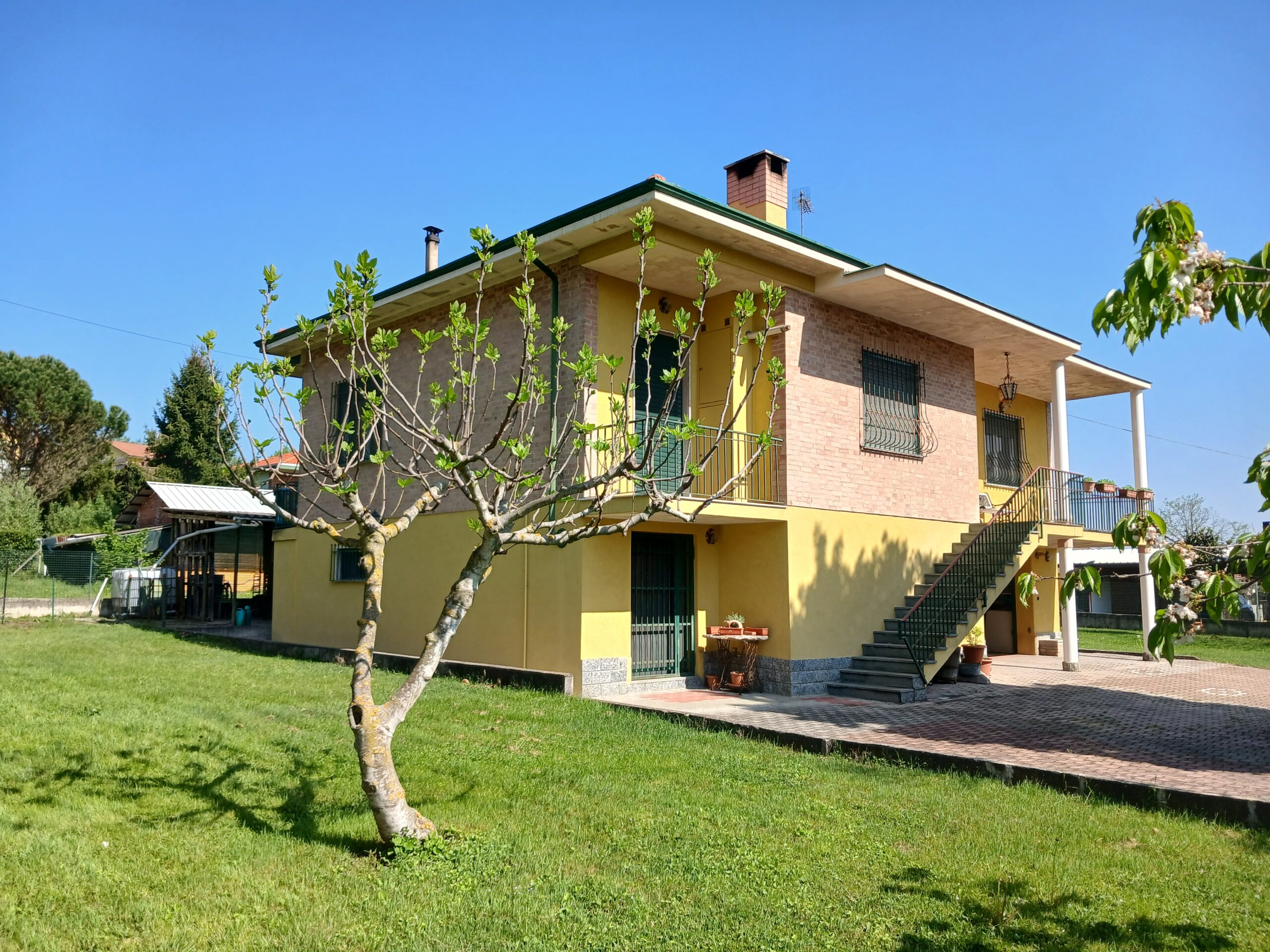 SIGNORILE, INDIPENDENTE, COMODA A NEGOZI E SERVIZI ! ! !