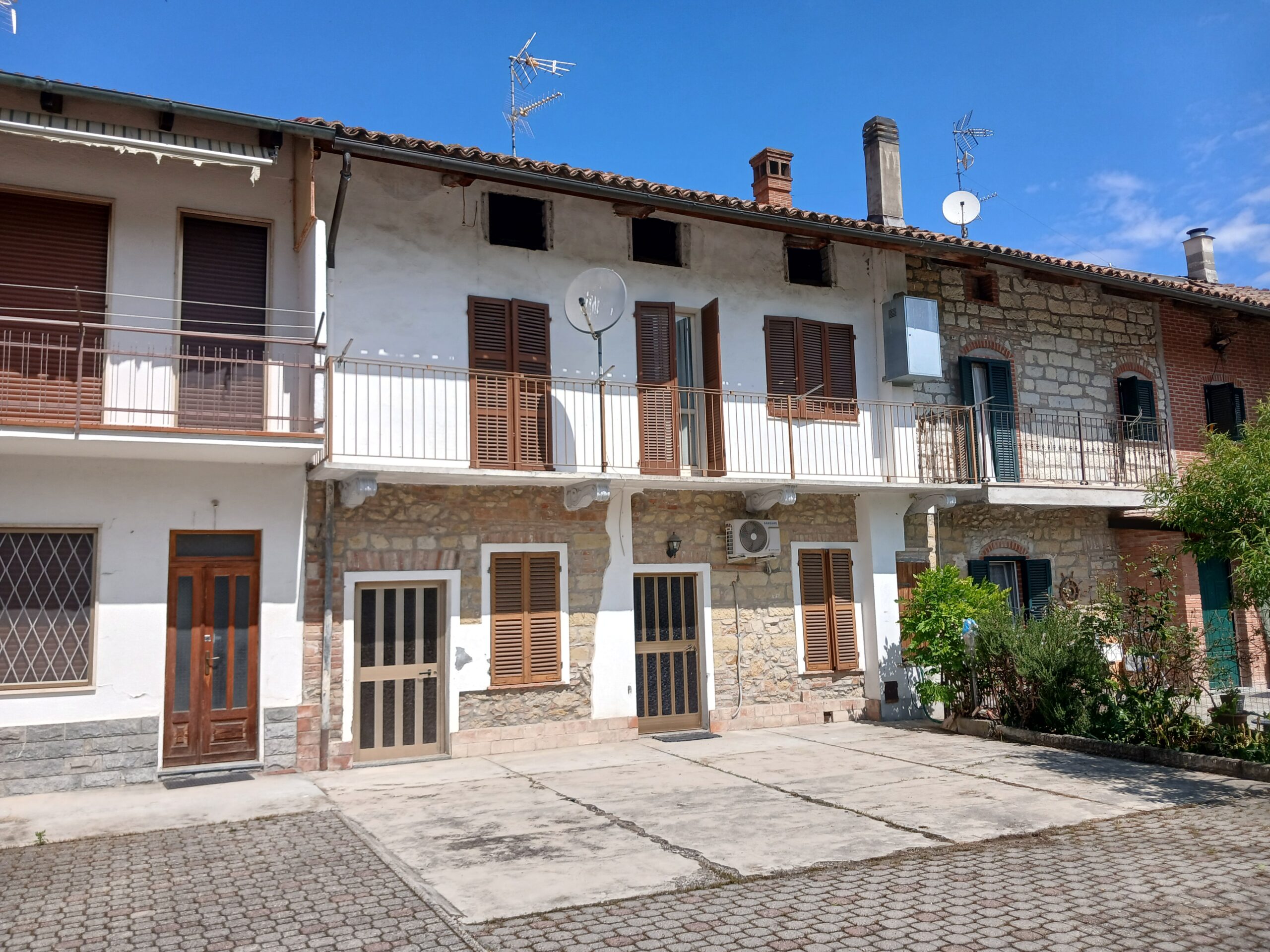 CASETTA CON BOX DOPPIO E TERRENO PRIVATO
